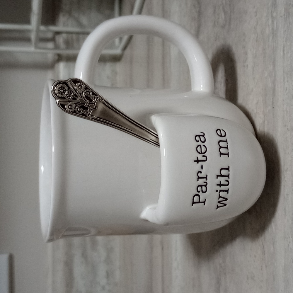 Par-tea mug with tea bag pocket